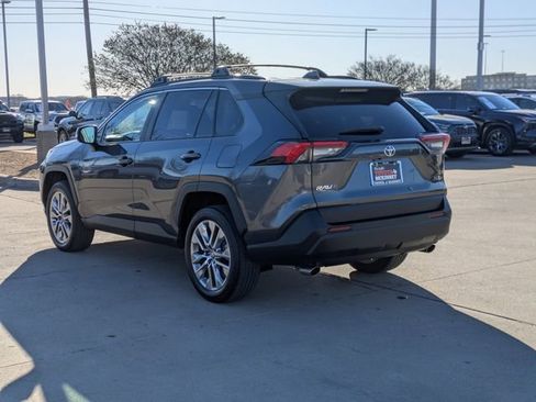 Used 2023 Toyota RAV4 XLE Premium image 8