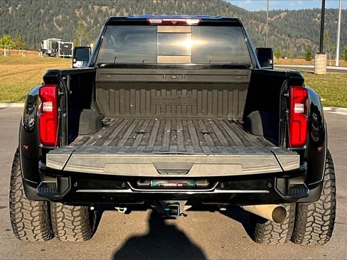 Used 2022 Chevrolet Silverado 3500 High Country w/ Safety Package II image 18