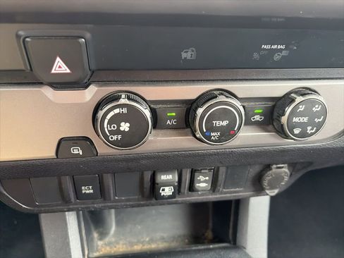 Used 2019 Toyota Tacoma 2WD Double Cab image 14