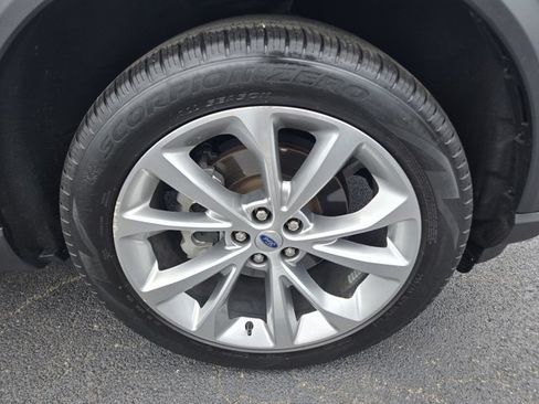 Certified 2023 Ford Explorer Platinum w/ Technology Package AWD/4WD image 44