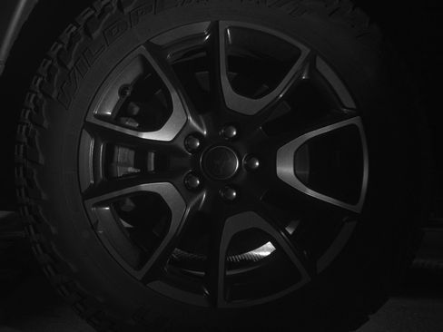 Used 2025 Jeep Compass Trailhawk AWD/4WD image 12