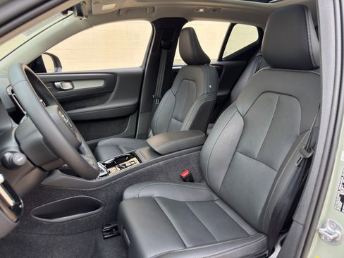 Used 2024 Volvo XC40 B5 Ultimate w/ Climate Package AWD/4WD image 43