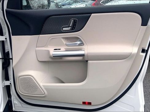 Used 2025 Mercedes-Benz GLA 250 4MATIC image 18