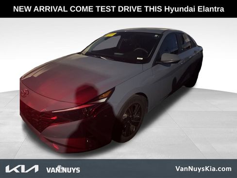 Used 2022 Hyundai Elantra SEL w/ Cargo Package image 1