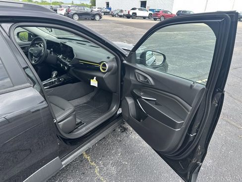 New 2025 Chevrolet Trax ACTIV w/ Sunroof Package image 30