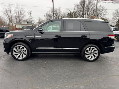 Used 2024 Lincoln Navigator Reserve image 4