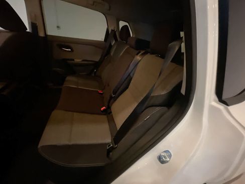 Used 2023 Nissan Rogue SV image 22