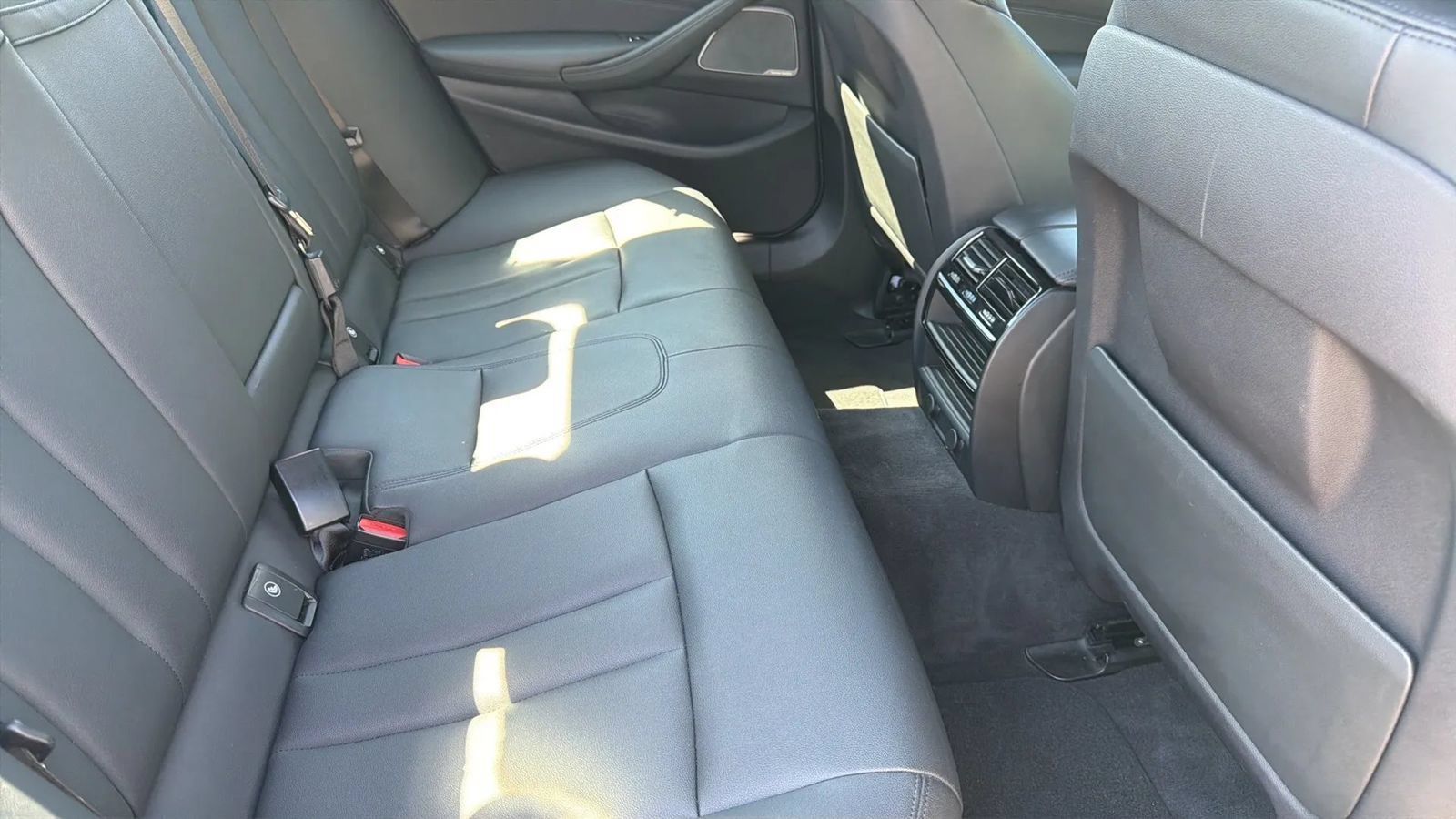 Used 2018 BMW 530i w/ Premium Package RWD image 29