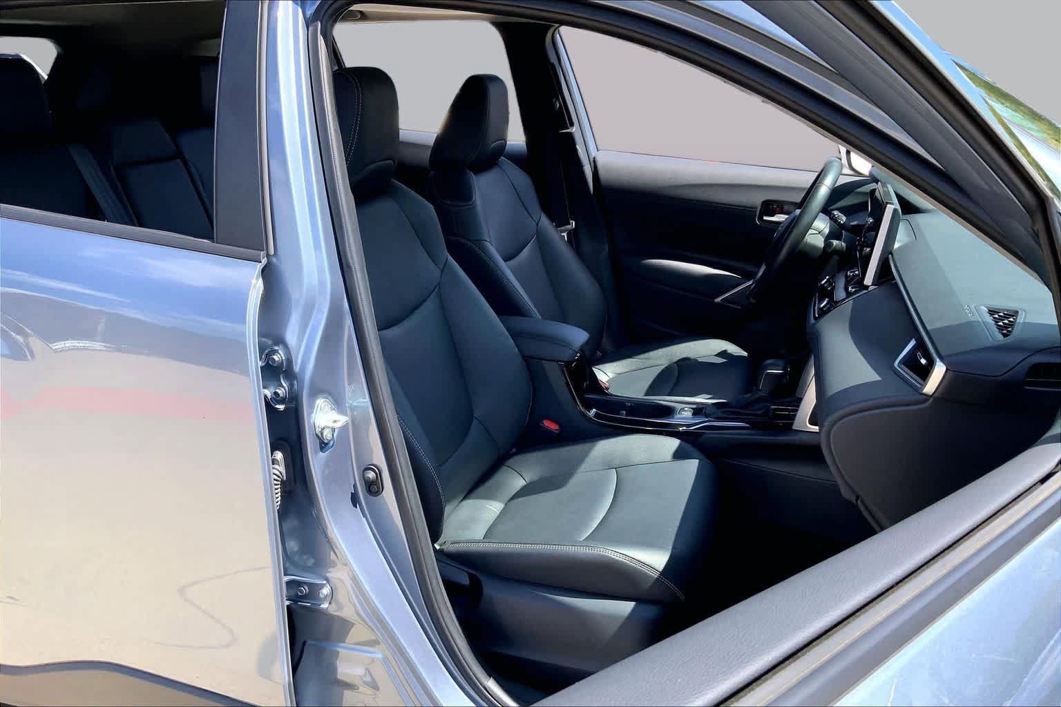 Used 2023 Toyota Corolla Cross XLE w/ Convenience Package AWD/4WD image 9