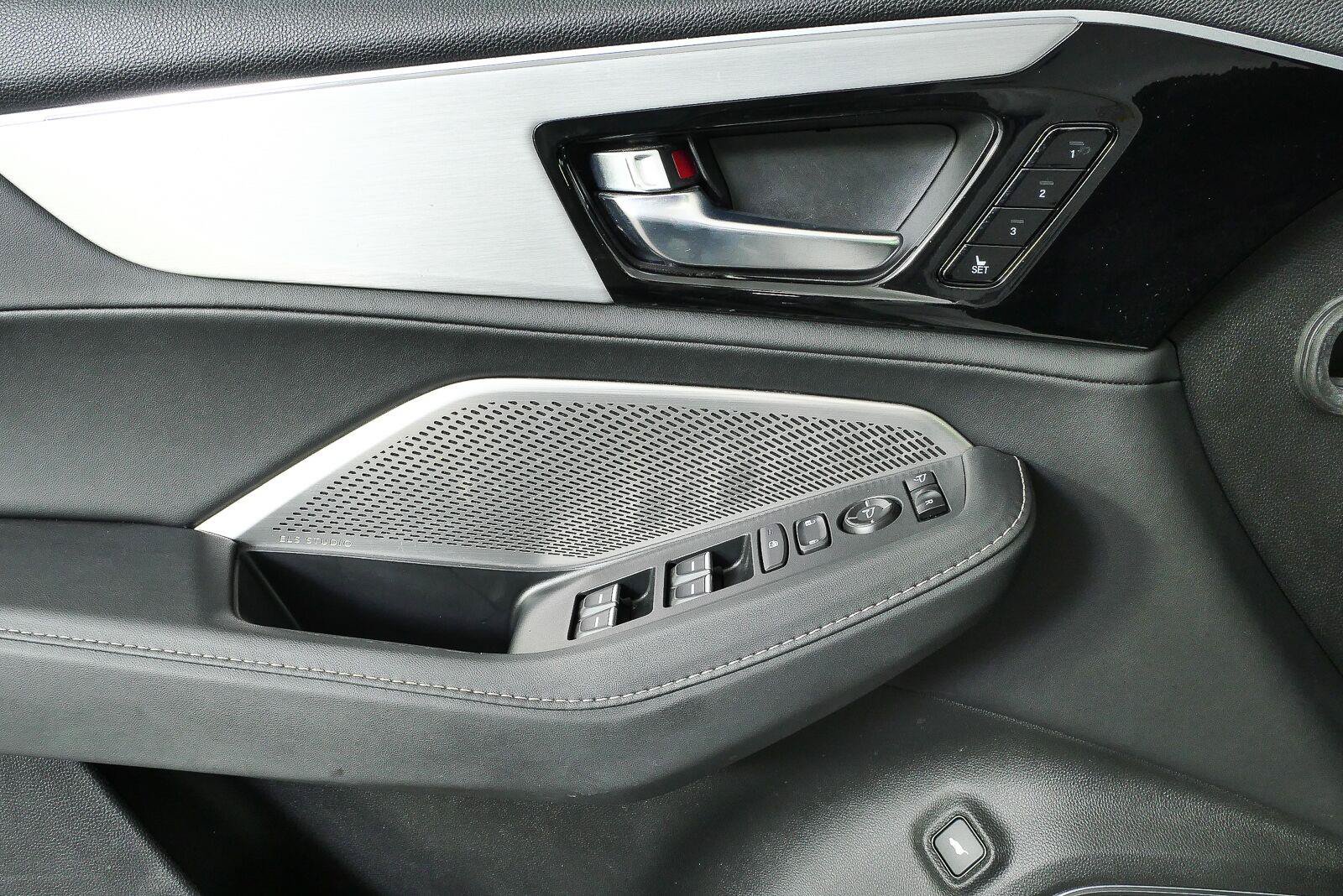 Used 2023 Acura MDX w/ Technology Package AWD/4WD image 8