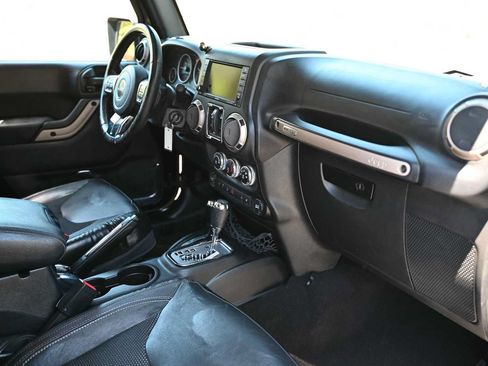 Used 2016 Jeep Wrangler Unlimited Sahara AWD/4WD image 16