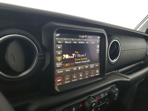 Used 2023 Jeep Wrangler Unlimited Sahara w/ Cold Weather Group image 27