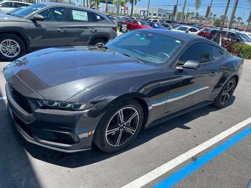 Used 2024 Ford Mustang Coupe RWD image 4