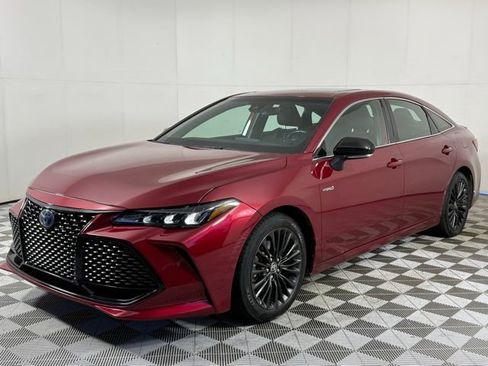 Used 2020 Toyota Avalon XSE image 2