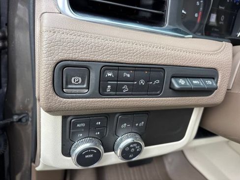 Used 2021 GMC Yukon Denali w/ Denali Premium Package AWD/4WD image 30