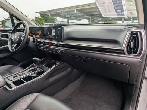 Used 2025 Kia Sorento S FWD image 23