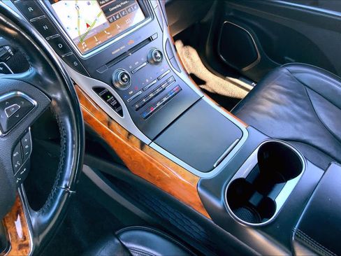 Used 2018 Lincoln MKX Reserve w/ Lincoln MKX Climate Package image 16