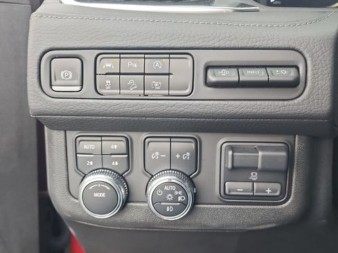 Certified 2024 GMC Yukon Denali w/ LPO, Floor Liner Package AWD/4WD image 19