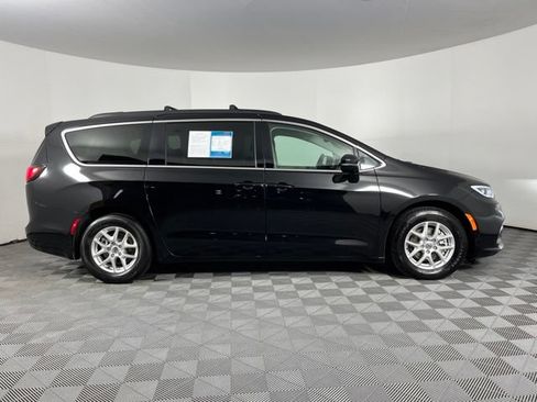 Used 2024 Chrysler Pacifica Touring-L FWD image 14