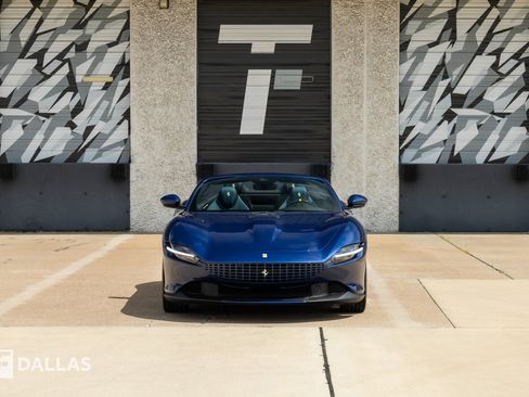 Used 2025 Ferrari Roma Spider RWD image 3