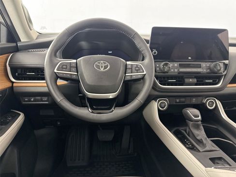 Certified 2026 Toyota Grand Highlander AWD image 32