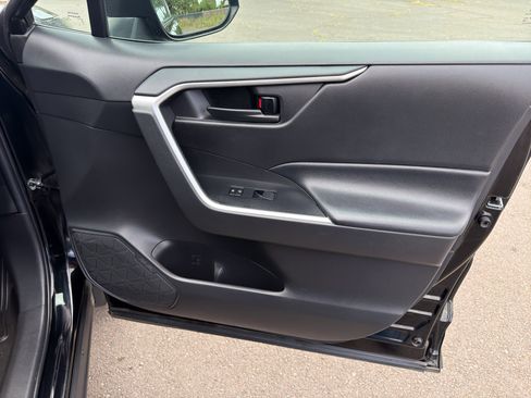 Used 2022 Toyota RAV4 LE AWD/4WD image 13