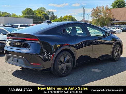 Used 2024 Toyota Prius LE image 5