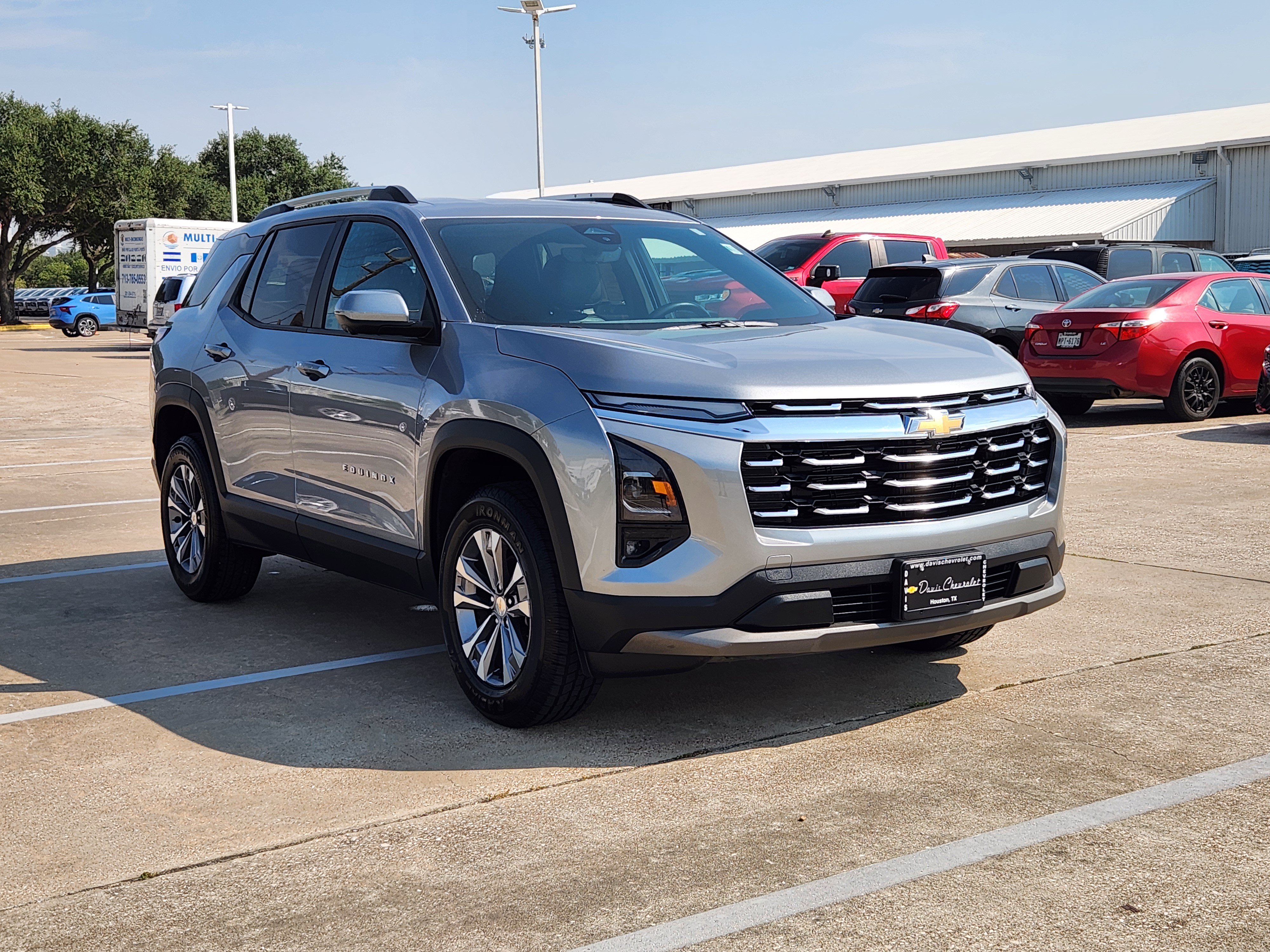 Used 2025 Chevrolet Equinox LT w/ Convenience Package II FWD image 4