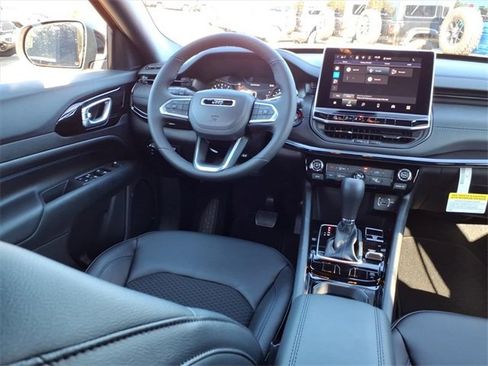 New 2026 Jeep Compass Latitude image 4