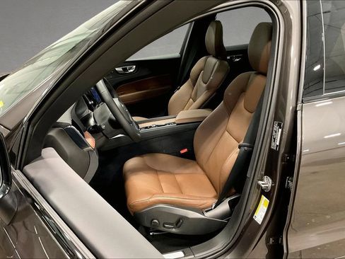 Certified 2025 Volvo XC60 T8 Plus w/ Climate Package AWD/4WD image 21