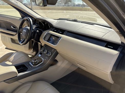 Used 2018 Land Rover Range Rover Evoque SE image 15