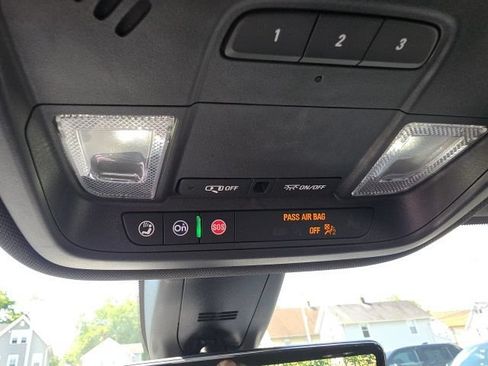 Used 2023 Chevrolet Traverse LT w/ LT Premium Package AWD/4WD image 20