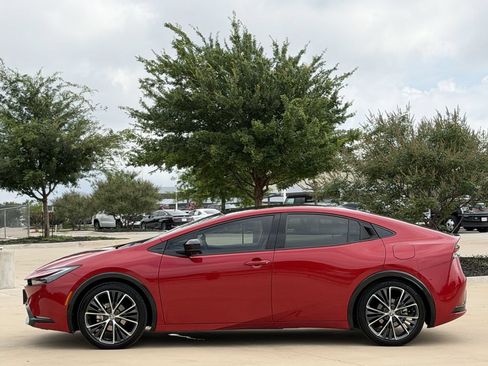 Used 2023 Toyota Prius Limited w/ Limited Premium Package FWD image 3