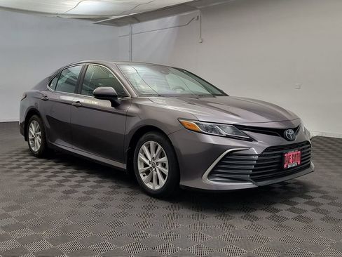 Used 2023 Toyota Camry LE FWD image 7