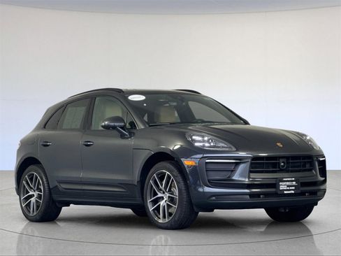 Used 2025 Porsche Macan image 10