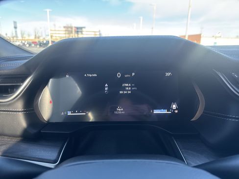 Used 2024 Jeep Grand Cherokee L Limited w/ Black Appearance Package image 15