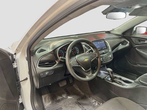 Used 2025 Chevrolet Malibu LT FWD image 9