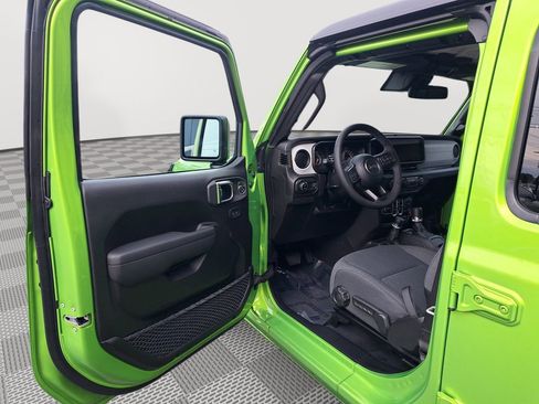 New 2025 Jeep Gladiator Sport image 11