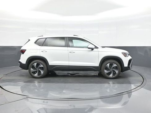 New 2026 Volkswagen Taos SE AWD/4WD image 8