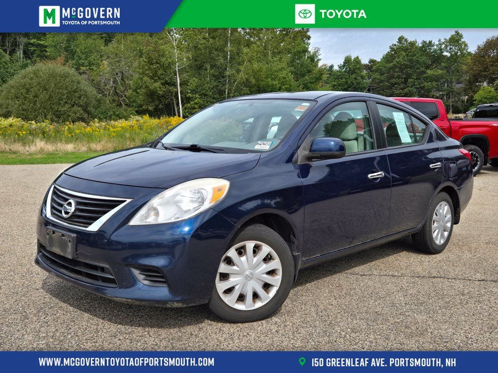 Used 2012 Nissan Versa SV FWD image 1