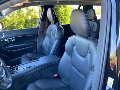 Used 2020 Volvo XC90 T6 Momentum image 22