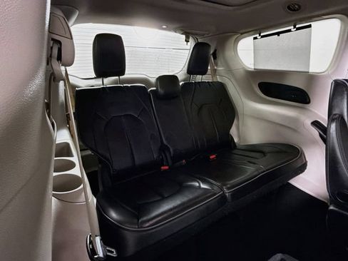 Used 2019 Chrysler Pacifica Limited w/ Advanced Safetytec Group FWD image 28
