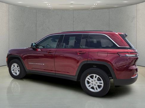 Used 2024 Jeep Grand Cherokee Laredo RWD image 5