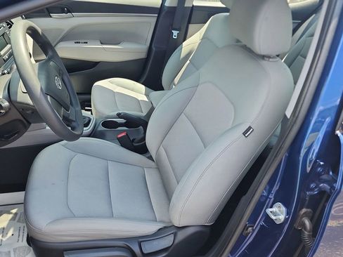 Used 2017 Hyundai Elantra SE image 19