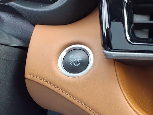 Used 2024 Toyota Highlander Platinum image 26