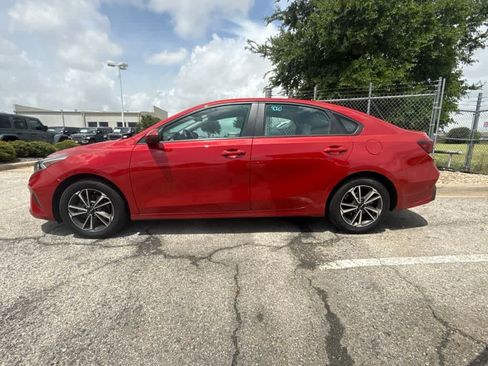 Used 2024 Kia Forte LXS FWD image 2