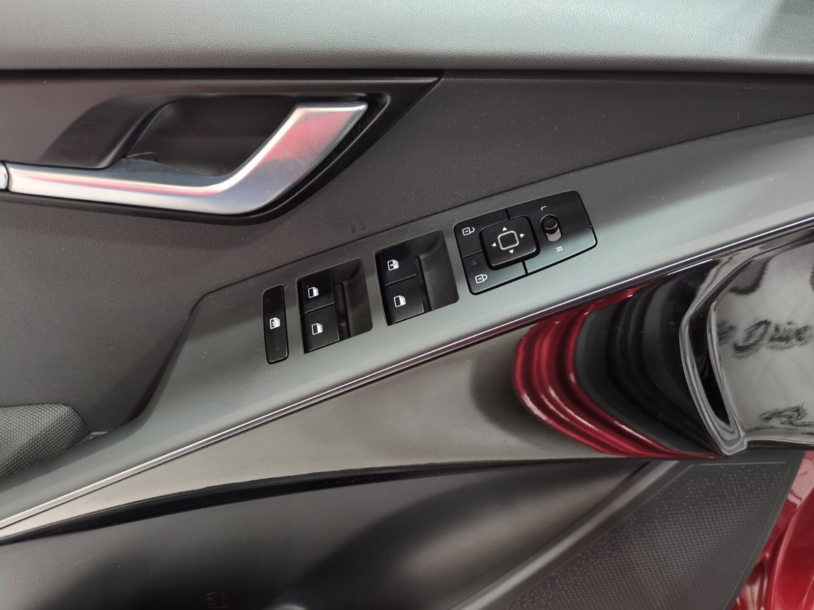 Certified 2024 Kia Niro EX FWD image 17