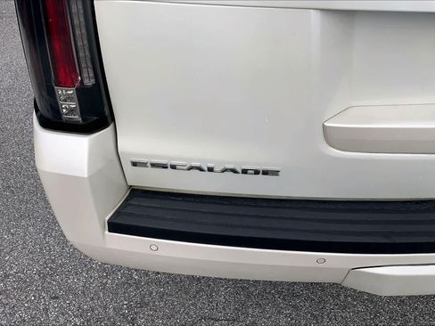 Used 2015 Cadillac Escalade Luxury RWD image 29