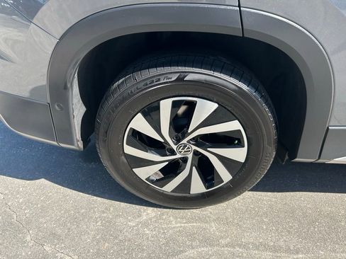 Used 2025 Volkswagen Tiguan S image 19