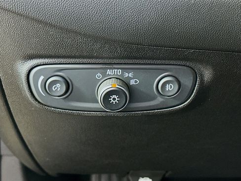 Used 2019 Chevrolet Equinox Premier image 16